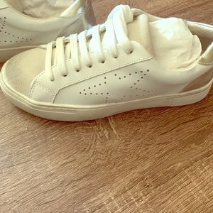 Steve Madden Rezza Sneaker never worn